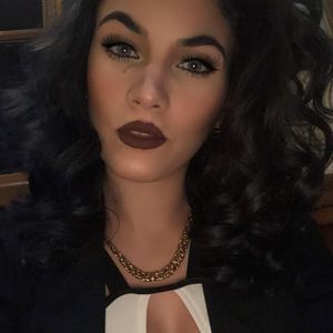 Meet your Posher, Danailys